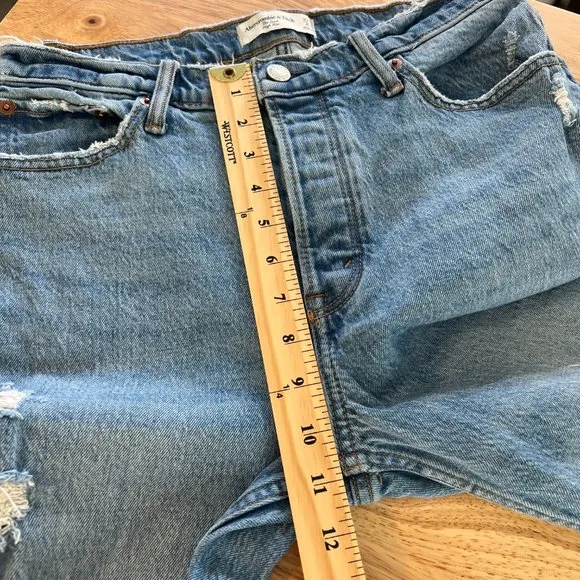 Abercrombie &amp; Fitch Size 27/4 Short The Dad High Rise Jeans Distressed Denim