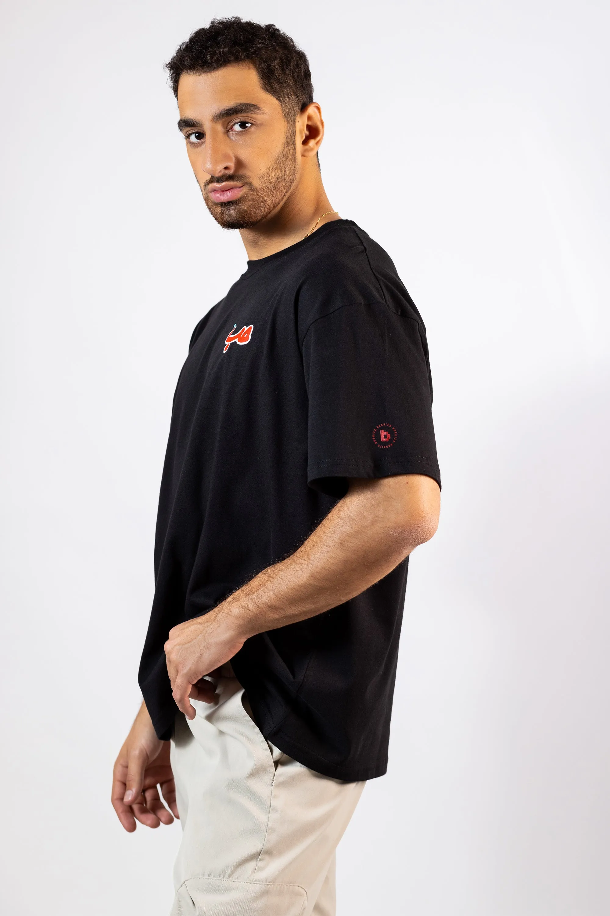 Black Side Hobb حب T-shirt