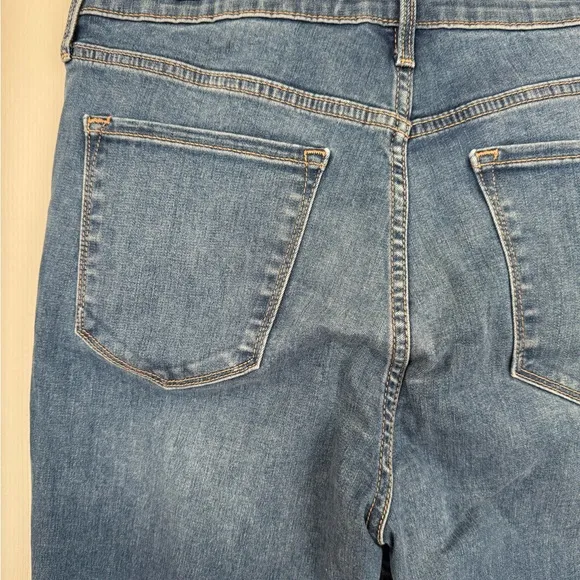 EUC Old Navy Rockstar Medium Wash Skinny Jeans with Rips, High Rise, Size 14