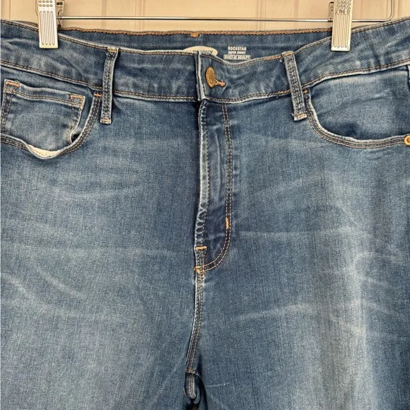 EUC Old Navy Rockstar Medium Wash Skinny Jeans with Rips, High Rise, Size 14
