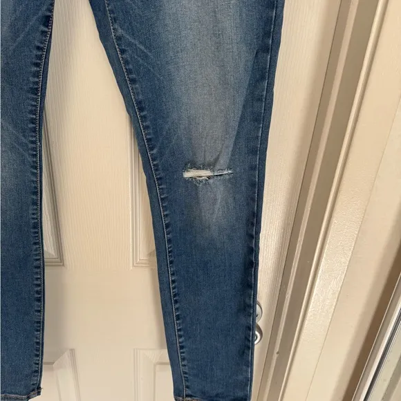 EUC Old Navy Rockstar Medium Wash Skinny Jeans with Rips, High Rise, Size 14