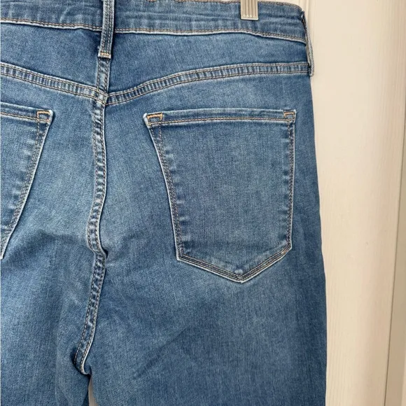 EUC Old Navy Rockstar Medium Wash Skinny Jeans with Rips, High Rise, Size 14