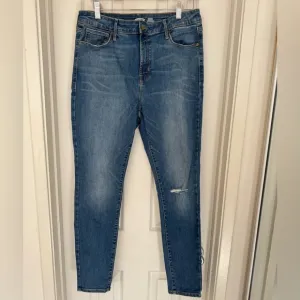 EUC Old Navy Rockstar Medium Wash Skinny Jeans with Rips, High Rise, Size 14