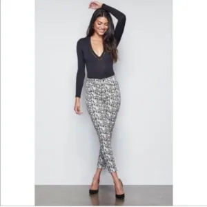 Good American Good Legs Snake Print Skinny Jeans | Size 6/28