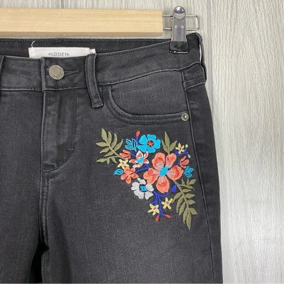Hidden | Black Floral Embroidered Raw Hem Skinny Jeans Size 24