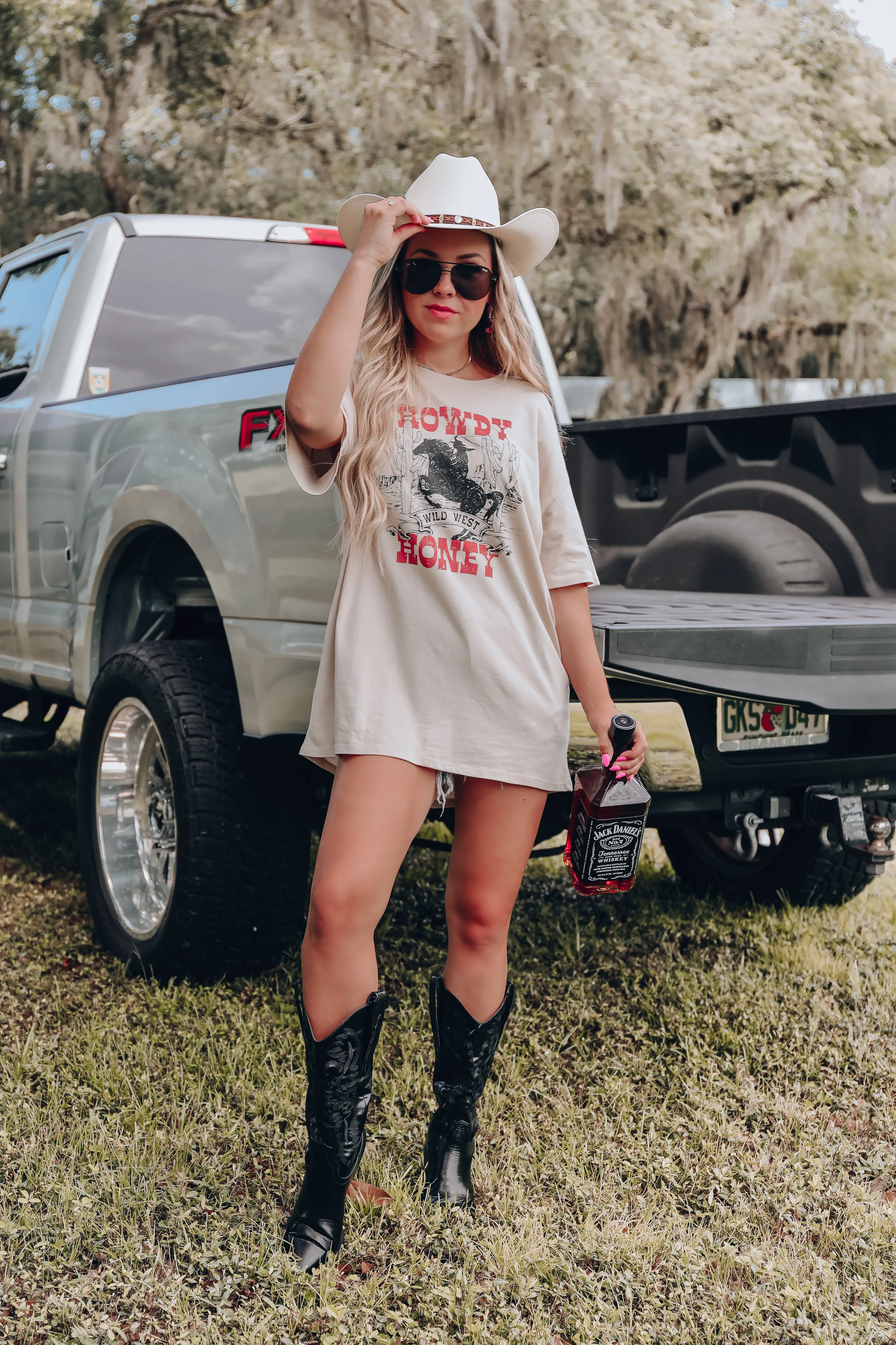 Howdy Honey Graphic Tee - Tan