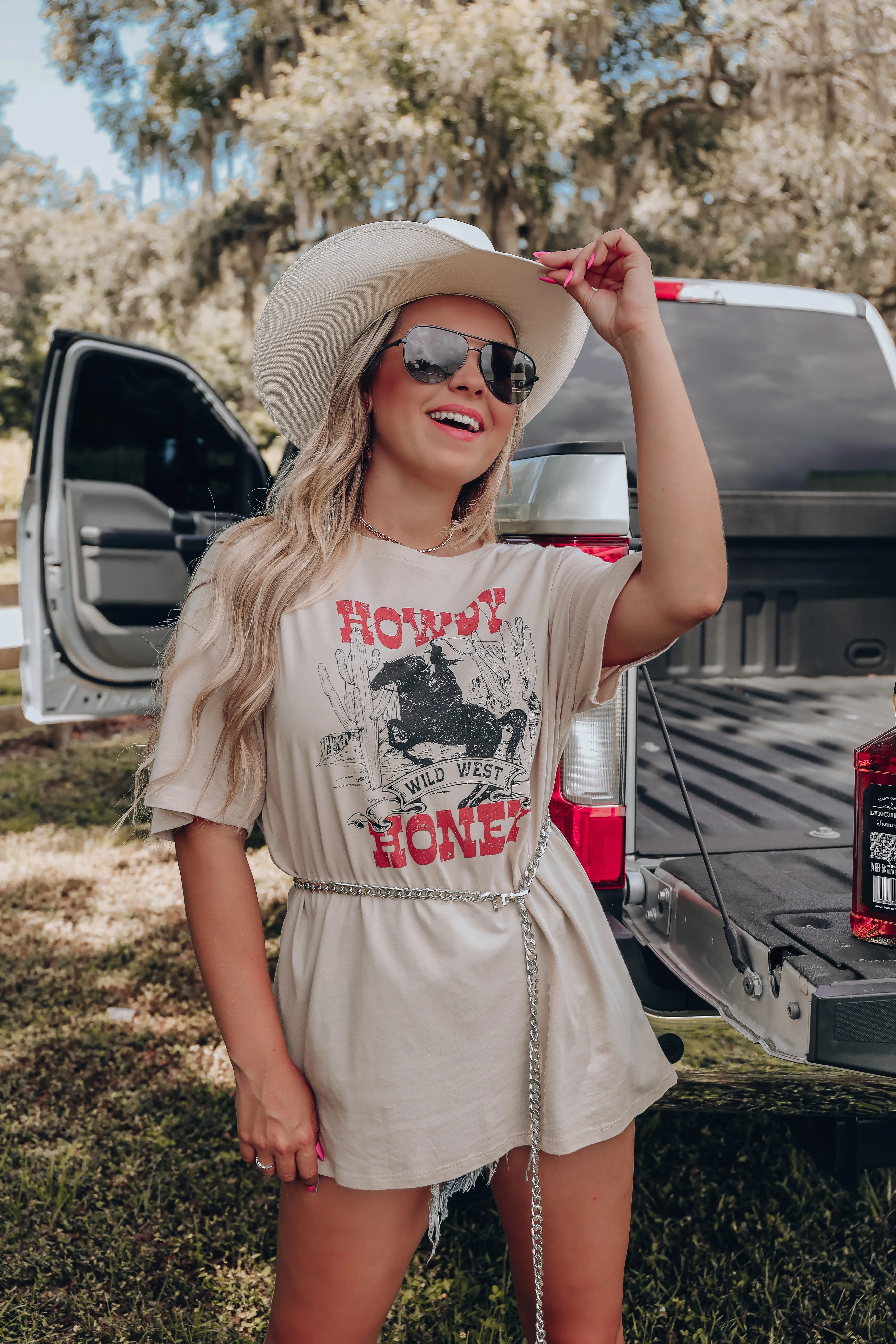 Howdy Honey Graphic Tee - Tan