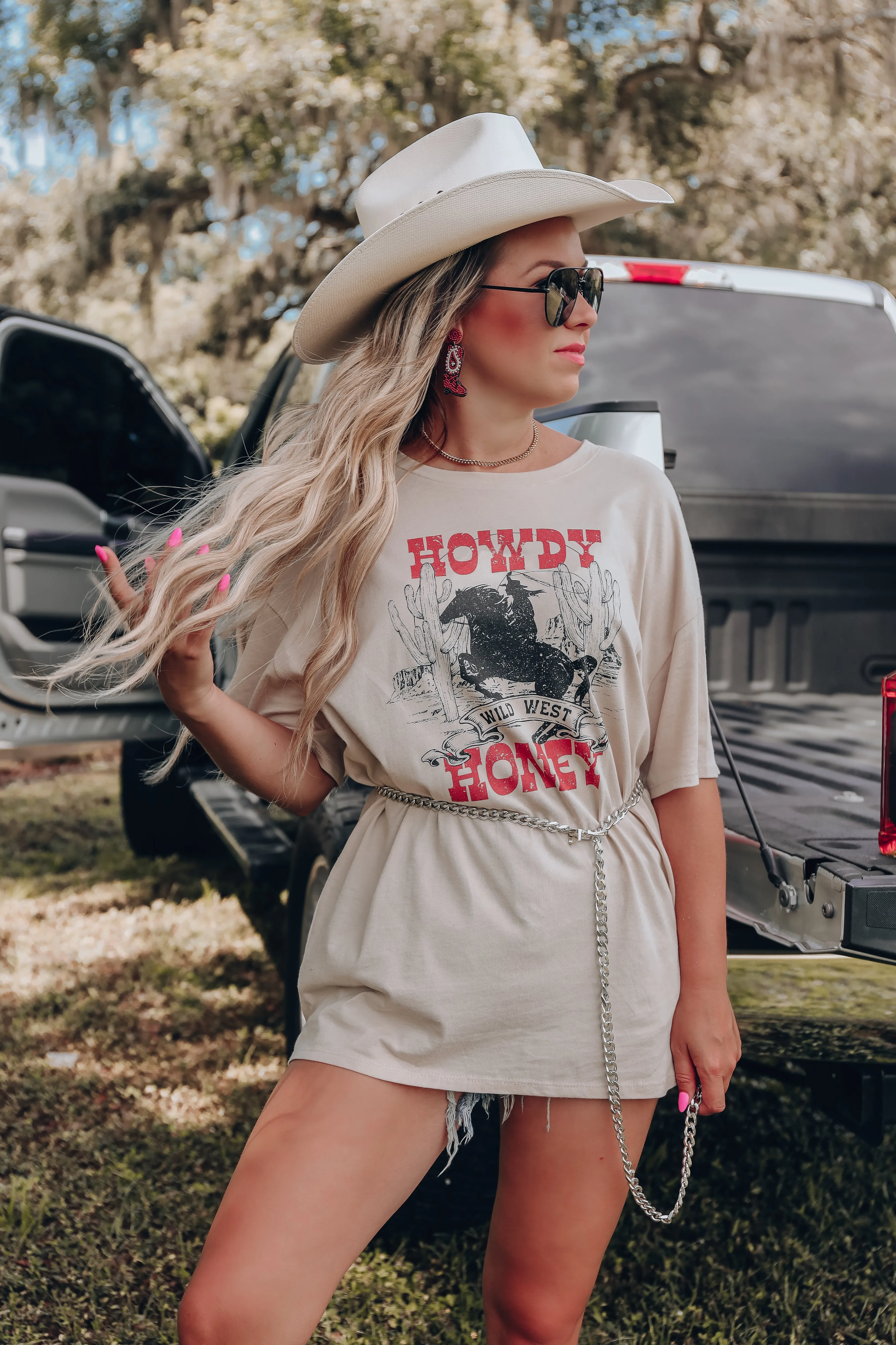 Howdy Honey Graphic Tee - Tan
