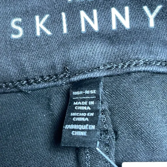 HP 🎉 NWT White House Black Market “The Skinny”Distressed Jeans w/ Sequins Sz 12