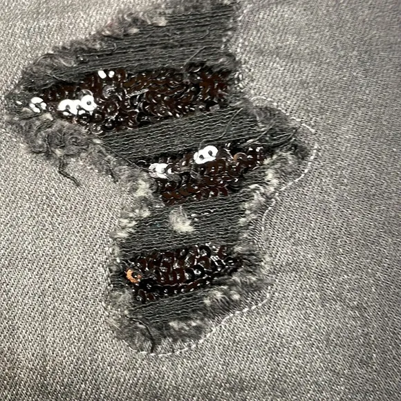 HP 🎉 NWT White House Black Market “The Skinny”Distressed Jeans w/ Sequins Sz 12