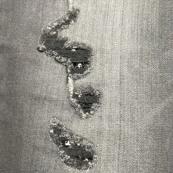 HP 🎉 NWT White House Black Market “The Skinny”Distressed Jeans w/ Sequins Sz 12
