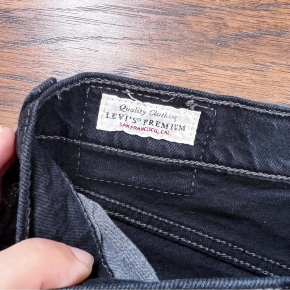 Levi’s • Wedgie Icon jean Black Desert distressed raw hem ripped knee slim