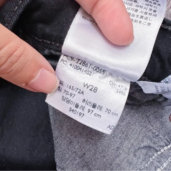Levi’s • Wedgie Icon jean Black Desert distressed raw hem ripped knee slim