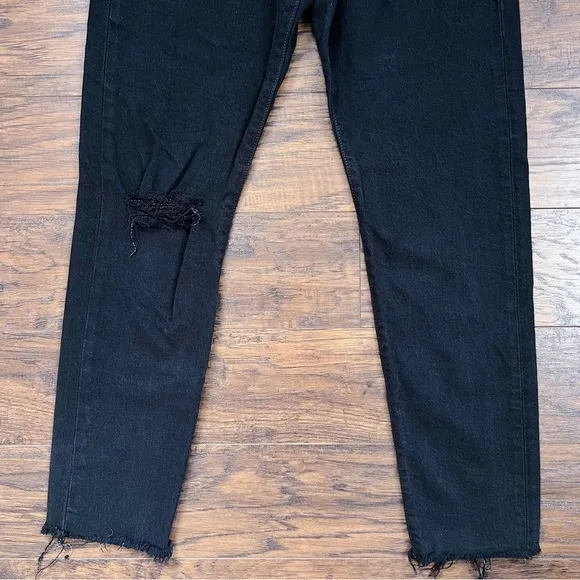 Levi’s • Wedgie Icon jean Black Desert distressed raw hem ripped knee slim