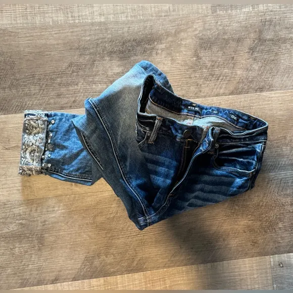 Miss Me skinny ankle jeans sz27. Stretchy, embellished cuffs in legs worn twice