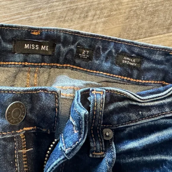Miss Me skinny ankle jeans sz27. Stretchy, embellished cuffs in legs worn twice