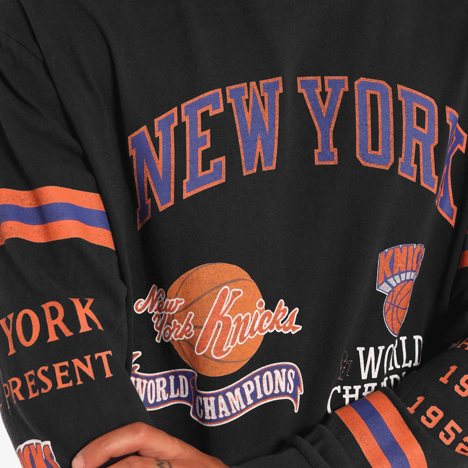 New York Knicks World Champions Long Sleeve Tee - Faded Black