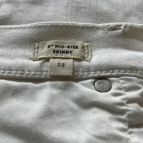NWOT Madewell  9&quot; Mid-Rise Raw Hem Skinny Jeans in Pure White