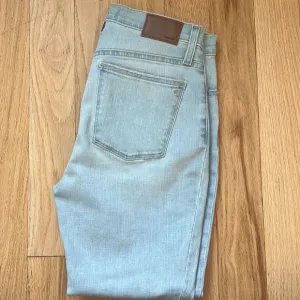NWOT: Madewell Jeans | Skinny Mid-Rise Crop | Size 28 | Light Blue