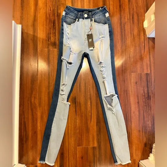 NWT RED FOX HIGH PERFORMANCE STRETCH TWO TONED RIPPED SKINNY JEANS
