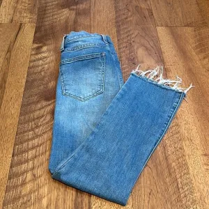 Pistola Woman’s Ripped Jeans Size 24