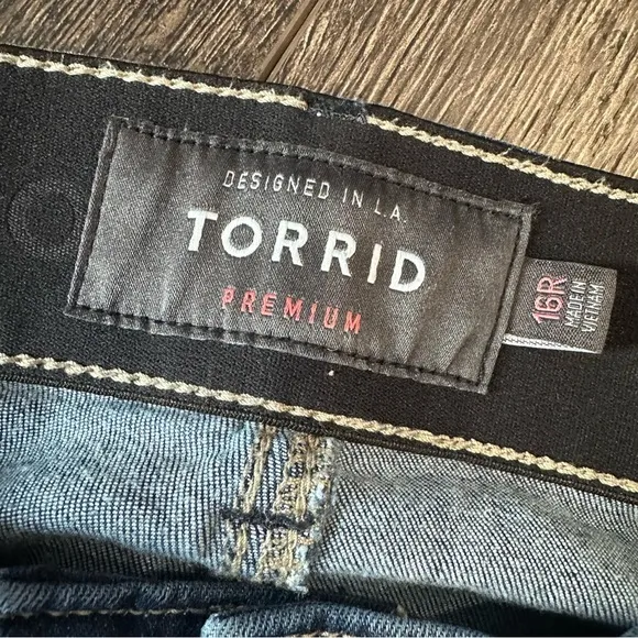 Torrid bombshell skinny size 16 regular jeans medium blue wash stretch