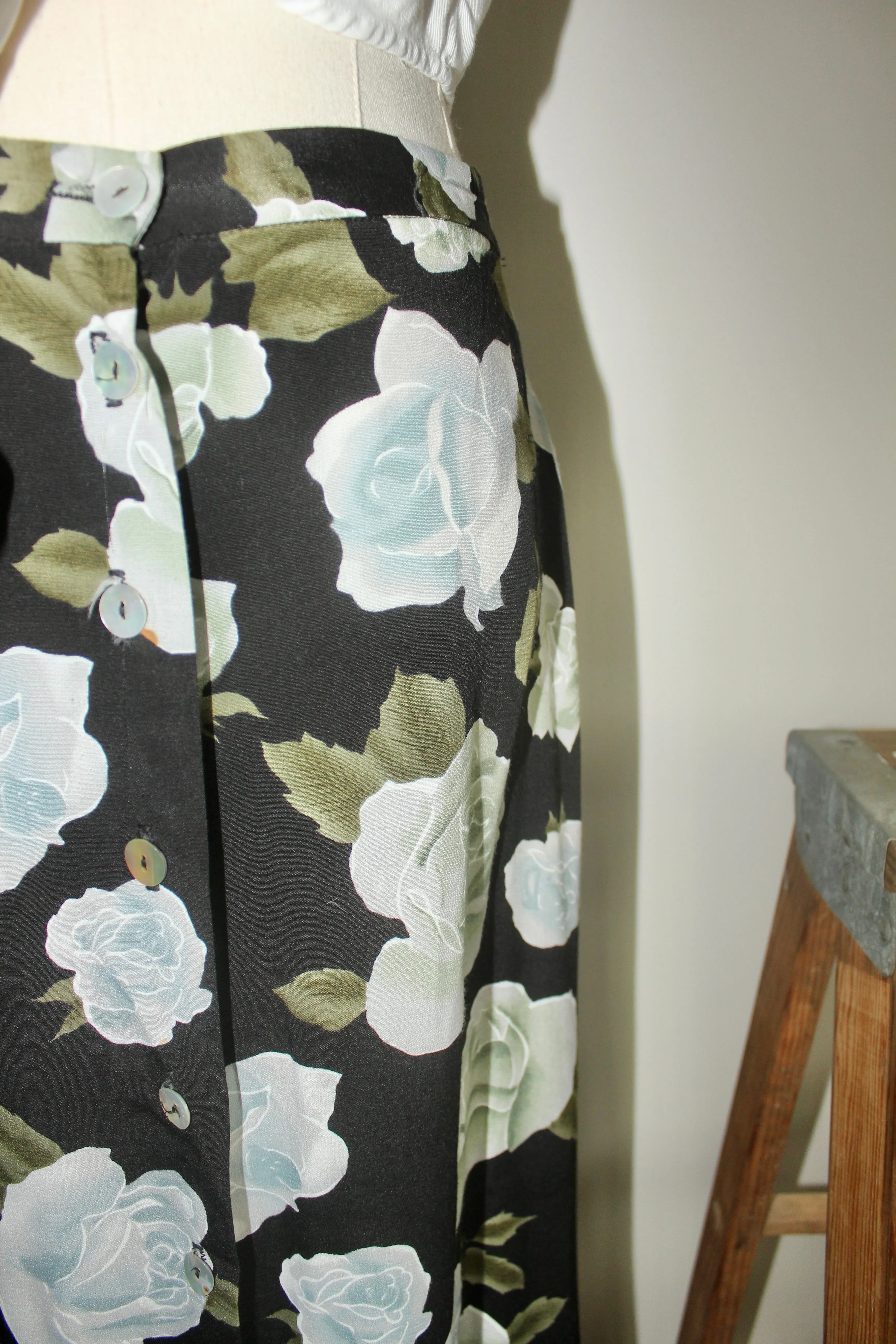 Vintage 90s Floral Button Up Midi Skirt (M)