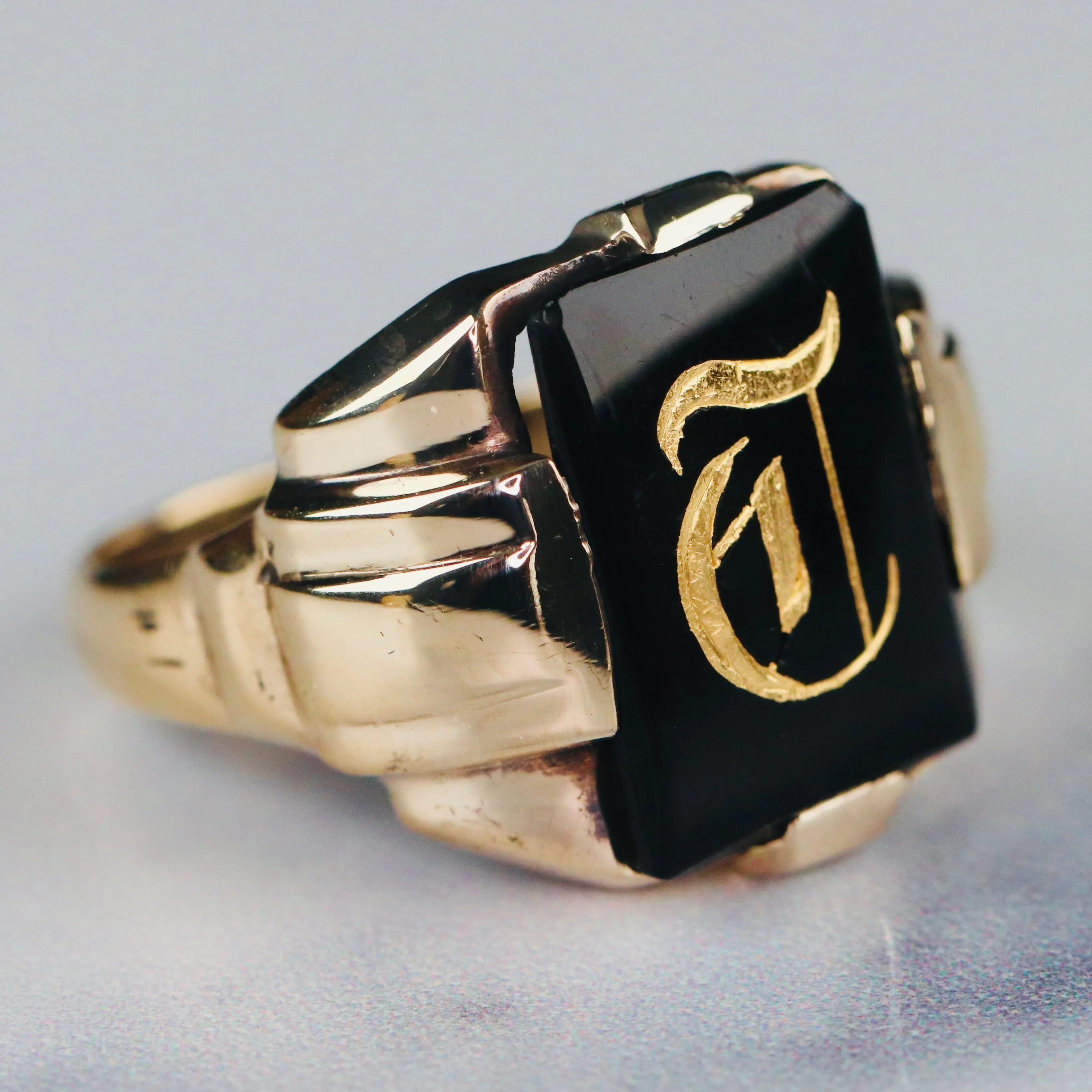 Vintage onyx letter T ring in yellow gold