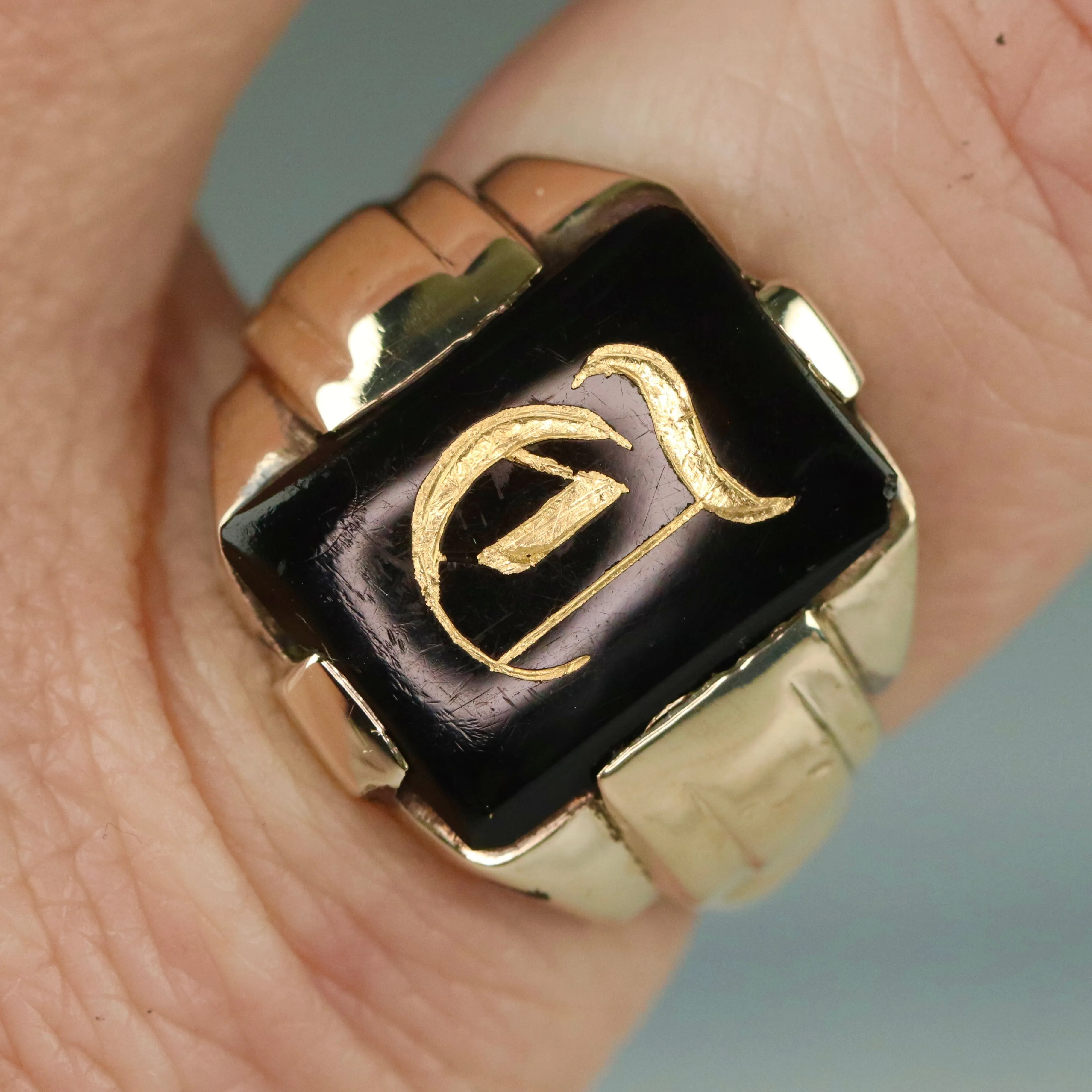 Vintage onyx letter T ring in yellow gold