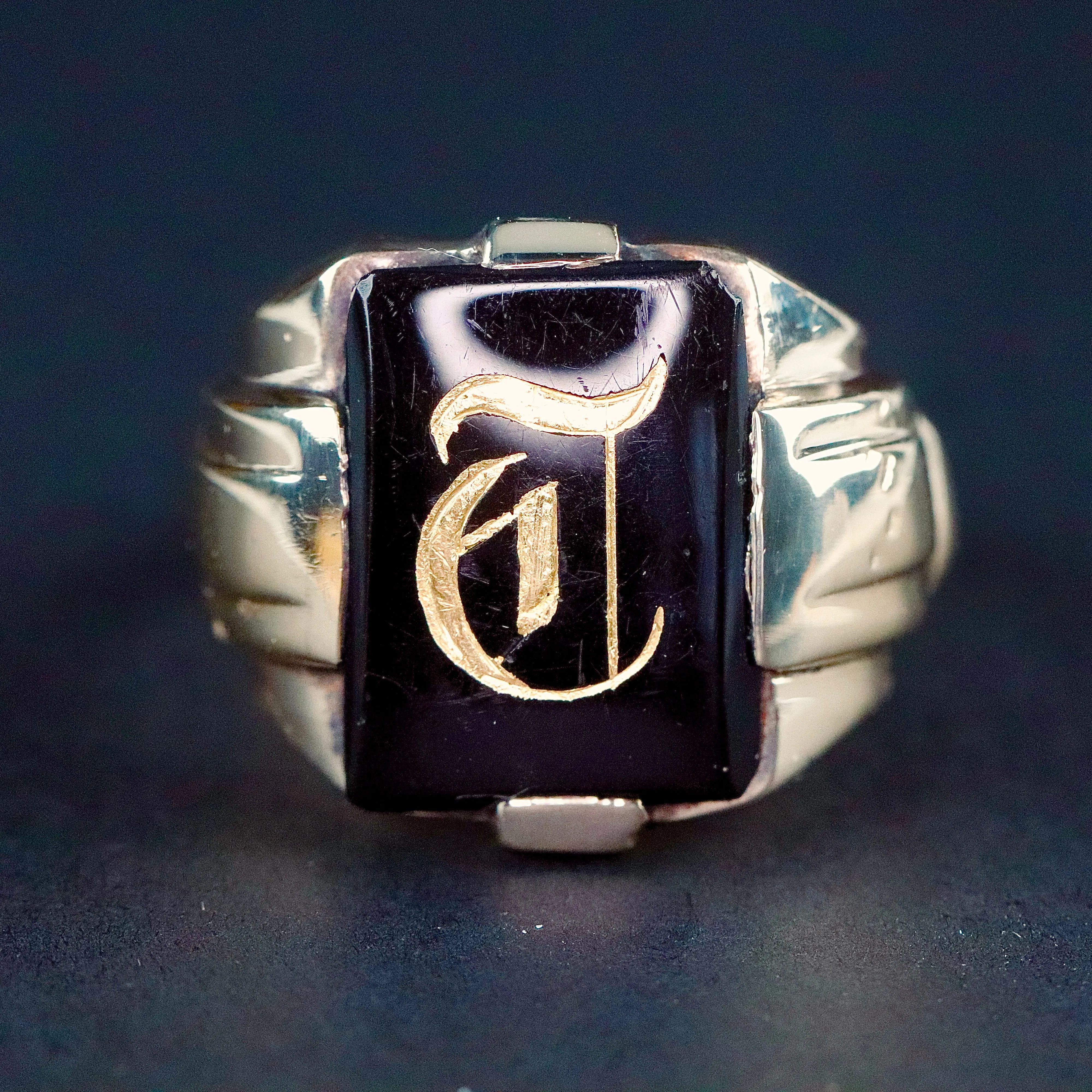 Vintage onyx letter T ring in yellow gold