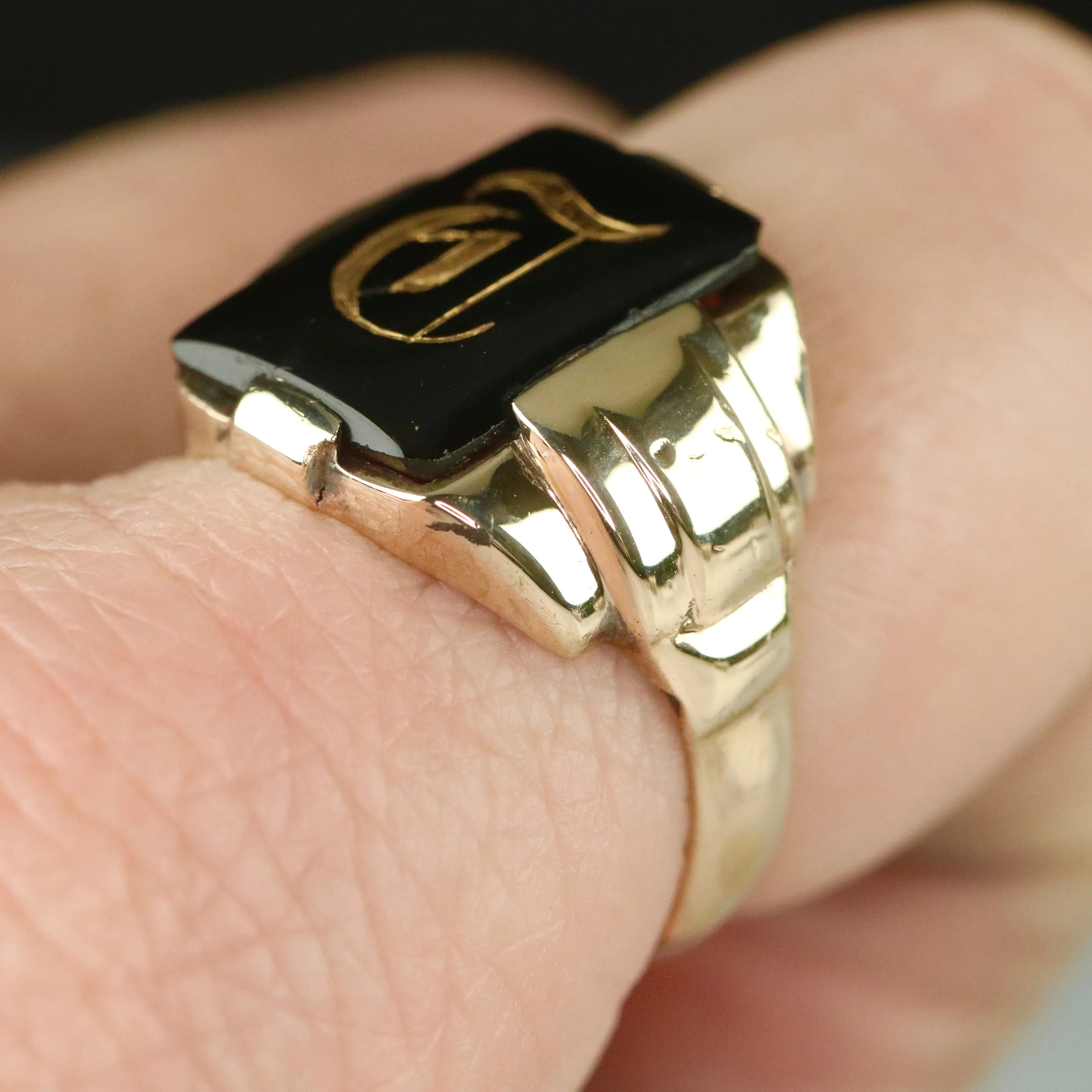 Vintage onyx letter T ring in yellow gold