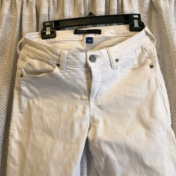 White Skinny jeans- size 28 Fade To Blue