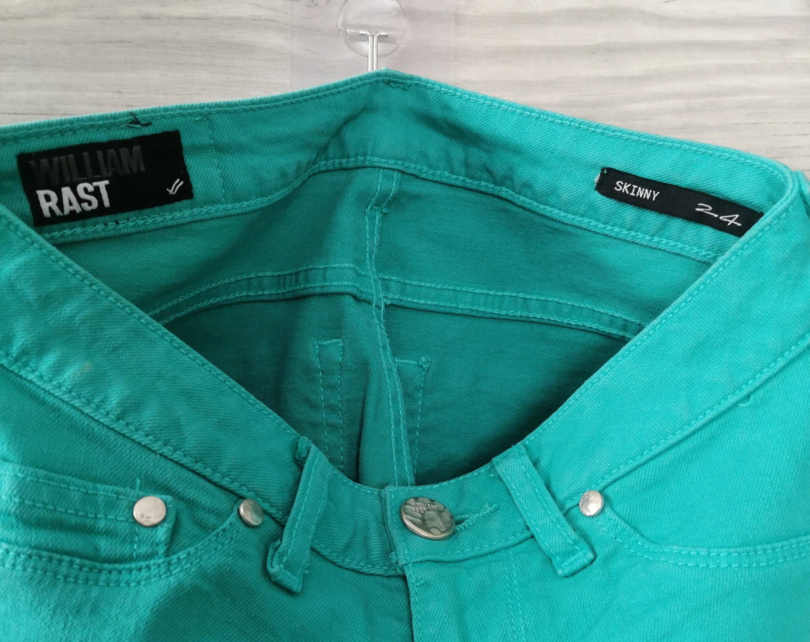 WOMENS SIZE 24 or TEEN GIRL - WILLIAM RAST, Mid-Rise Skinny Jeans EUC B17